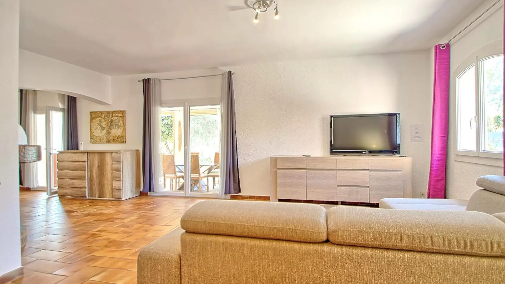 Holiday home Villa Climatisee Avec Piscine Proche Des Plages La Crau